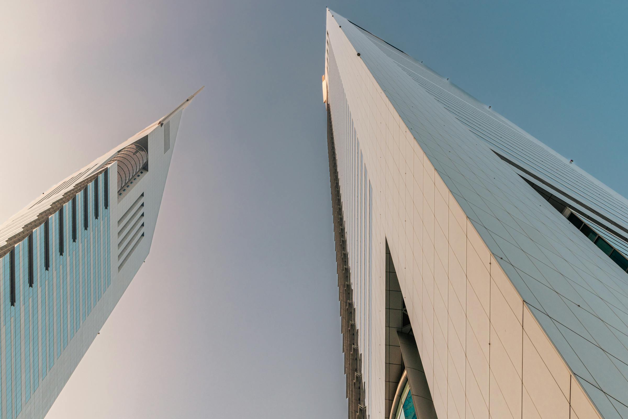 Unveiling the Job Market in the UAE: Top Employers from Emaar Properties to Emirates Steel - Melhores oportunidade de emprego nos Emirados Árabes Unidos