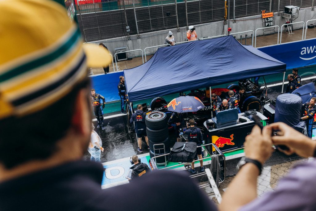 From Automotive to Energy: Exploring Lucrative Careers in Polands Key Sectors - Melhores oportunidade de emprego na Polônia