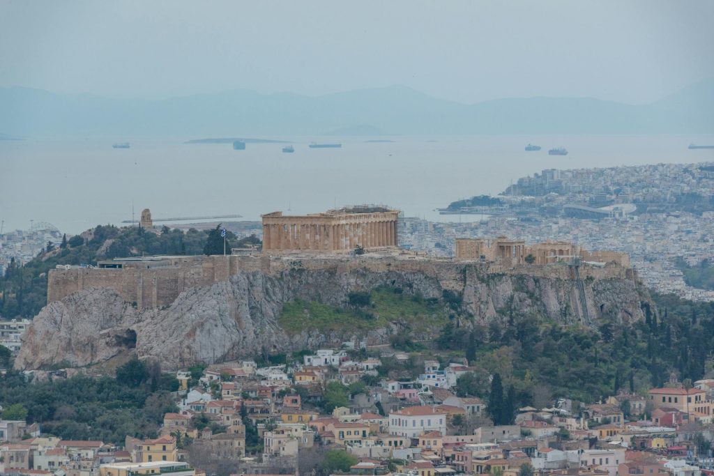 Unlocking Career Potential: Top Opportunities at Hellenic Petroleum and Major Greek Banks - Melhores oportunidade de emprego na Grécia
