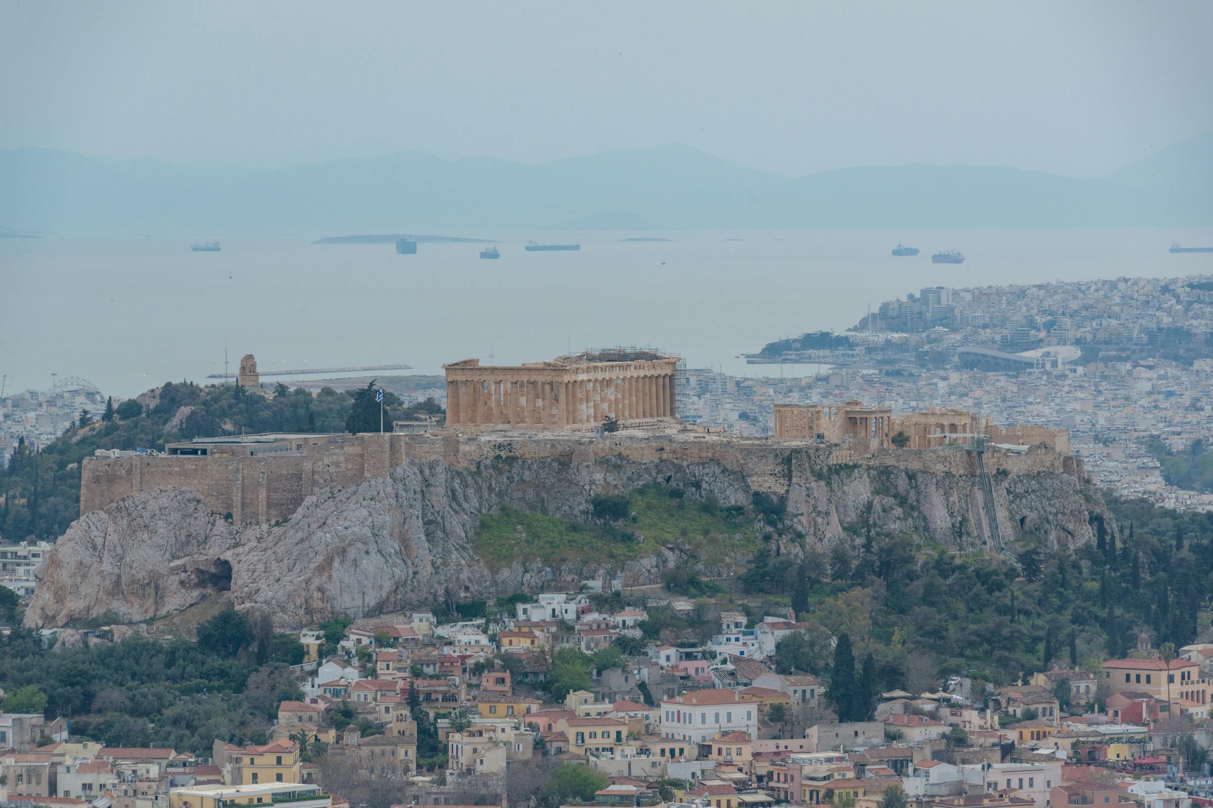 Unlocking Career Potential: Top Opportunities at Hellenic Petroleum and Major Greek Banks - Melhores oportunidade de emprego na Grécia